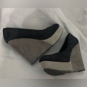 Worthington color block wedges, size 9, black and gray